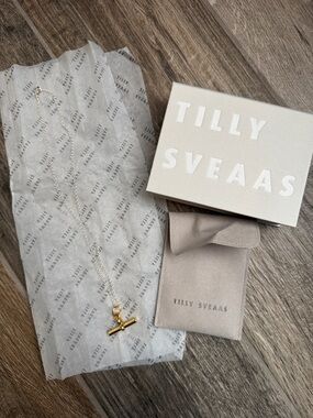 Tilly Sveaas Gold T-bar On Silver Belcher Chain
